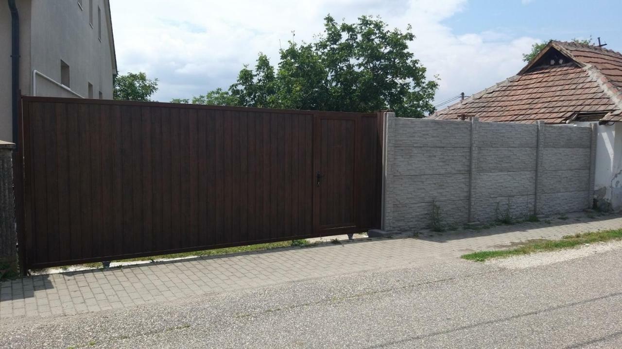 Kupai Apartman Leilighet Tiszaújváros Eksteriør bilde